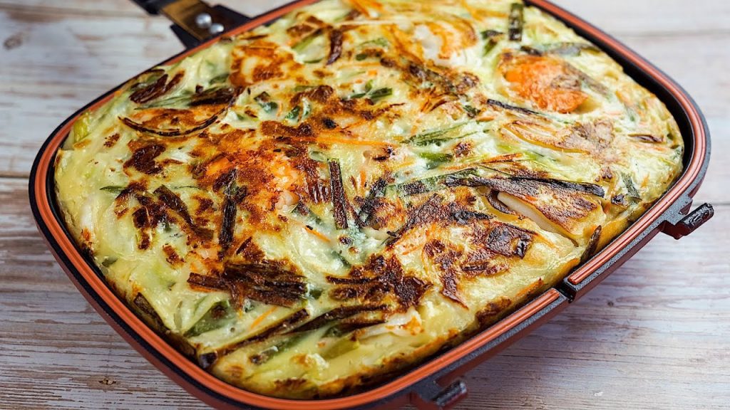 【1mintips】海鮮煎餅要厚,每一口都咬到料,才好吃! !不怕鍋鏟翻面弄破,雙面鍋怎麼翻都成功!平底鍋做不到的,交給雙面鍋~