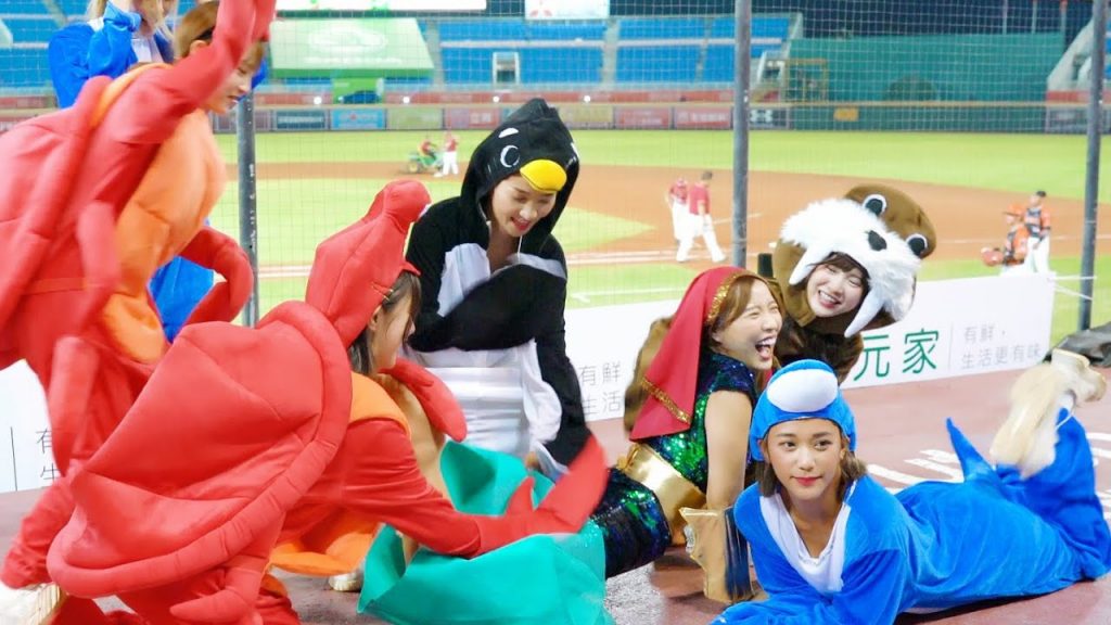 rakuten girls|20220918|《小美人魚》真人版是她 ?? 孟潔、若潼、苡萱、慧慧、阿布舞、紫庭、十元《東區中場舞》RakutenMonkeys【4K】#海鮮趴 #babyshark_PO Channel