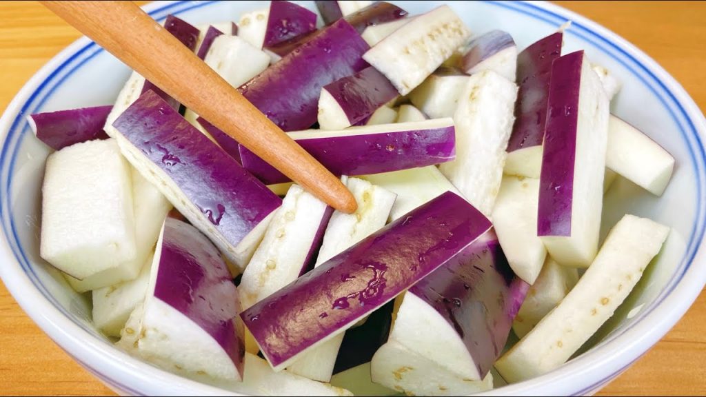 夏天要多吃茄子,教你一個新吃法,我家一周就做6次,實在太好吃了。【美食彩味 VS 明玥美食 Magic Food】樂樂媽 、炒茄子,茄子不发黑不吸油,收藏了