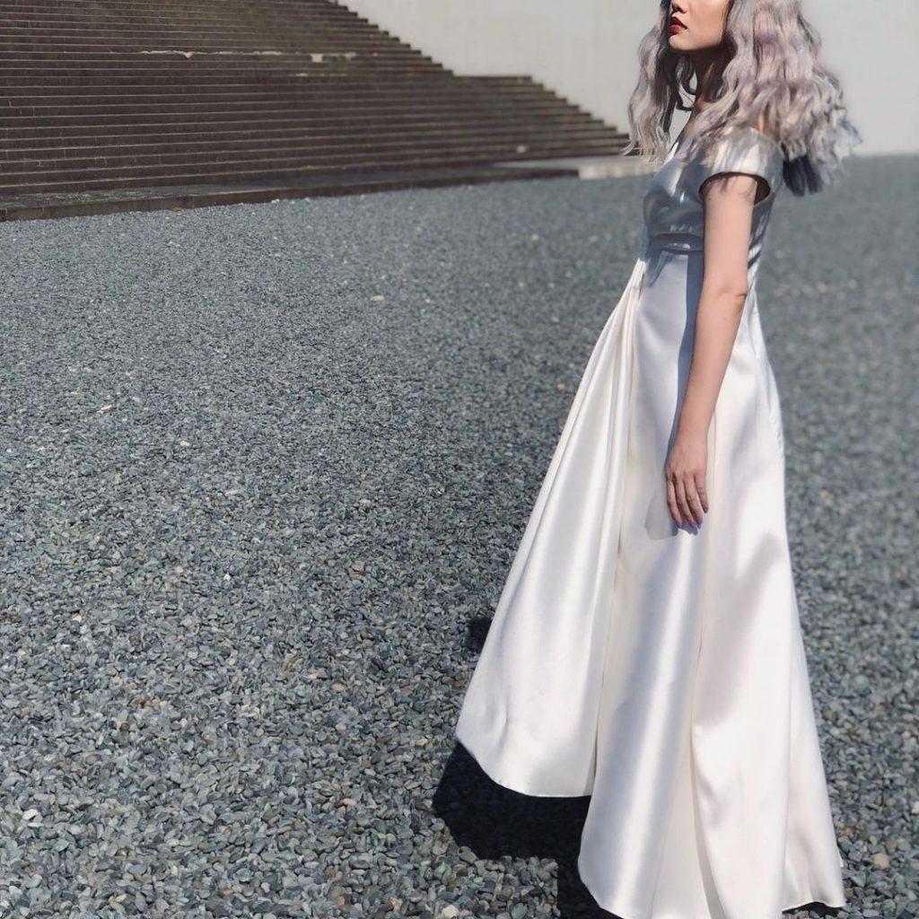 灰髮拍婚紗是我的夢想呀呀呀
謝謝你們的回饋照充滿CYAN版面
.
.
#髮色需漂…