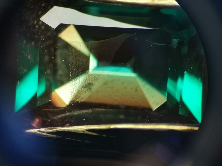 助熔劑法合成祖母綠 京瓷(稻盛)/日本
…