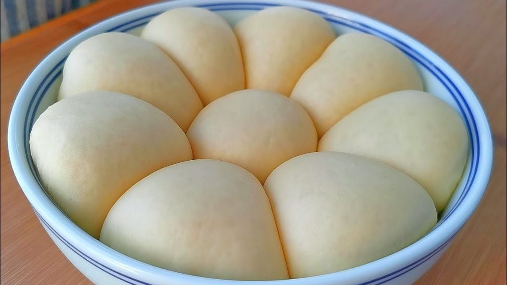 【小穎美食】家裡有菠蘿可以這樣做,加2個雞蛋,鬆軟拉絲,孩子特別喜歡吃!