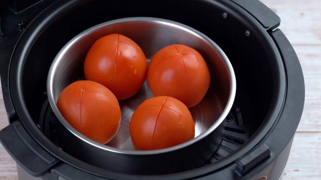 【1mintips】想不到!氣炸鍋可以這樣用!番茄用途多,按一鍵,番茄神奇去皮法! !按一鍵,幾分鐘就成功!