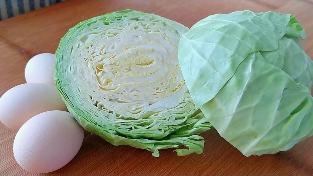【小穎美食】包菜最近火了,不用炒不用燉,加3個雞蛋,開水一燙,比吃肉還香!