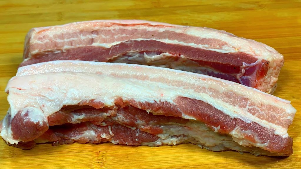 做红烧肉最忌焯水和用水炖了,分享诀窍,肉软烂不肥腻,吃着真香【刘姐厨房 Magic Food】#家常菜 #红烧肉