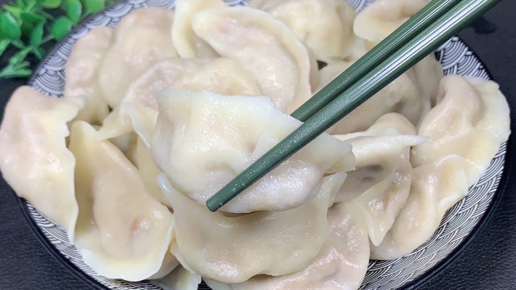 我家最爱的白菜馅饺子,调馅方法也很简单,出锅一口一个,太香了【刘姐厨房 Magic Food】#面食 #水饺