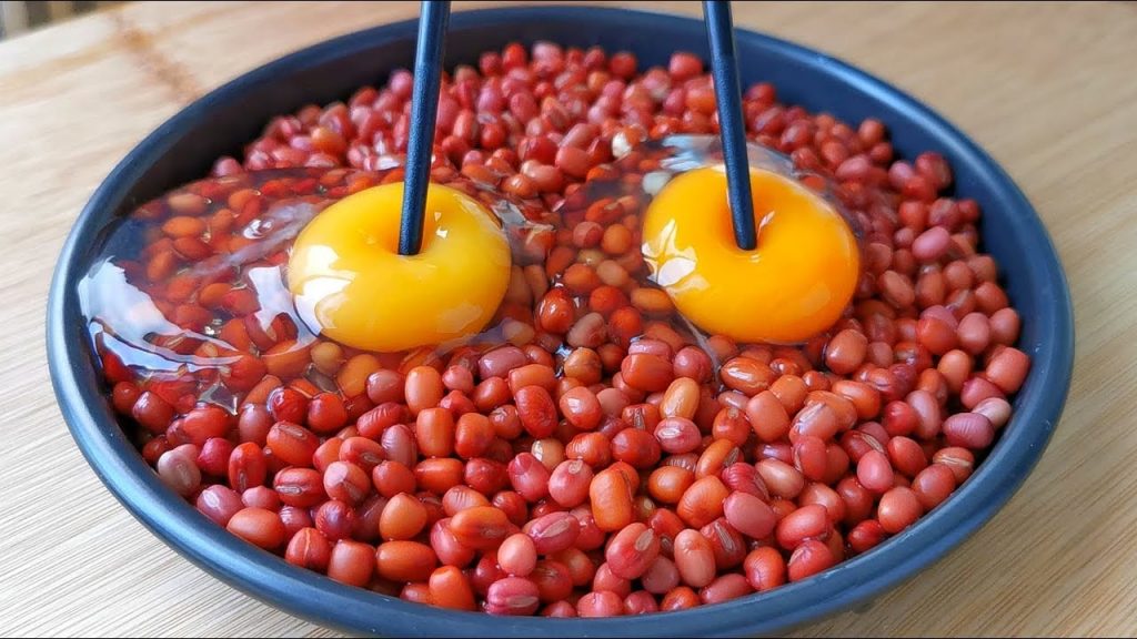 紅豆最近火了,加2個雞蛋,不加一滴水,外酥裡軟,出鍋就被掃光【小穎美食】