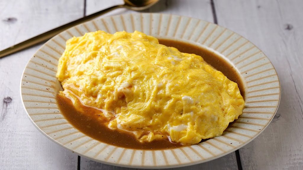 【1mintips】做蛋包飯為何都失敗? ?仔細看,照著捲,三步驟成功做出圓滾滾蛋包!人氣蛋包飯,劃一刀,香濃蛋液撲鼻而來!必學家庭料理~