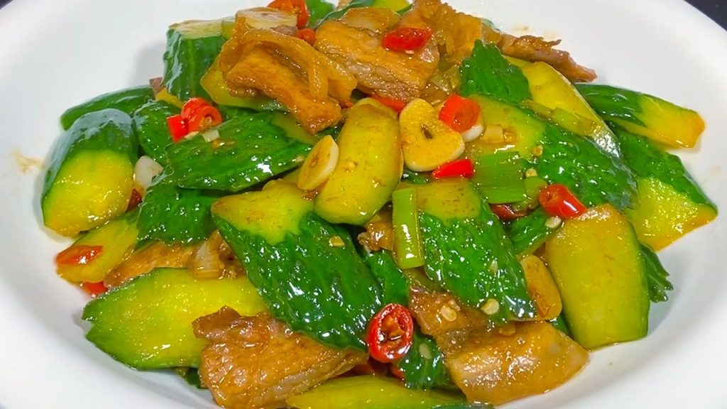 黄瓜和它一起炒简直是绝配,做法非常简单,清脆营养有滋味Stir fried cucumber recipe