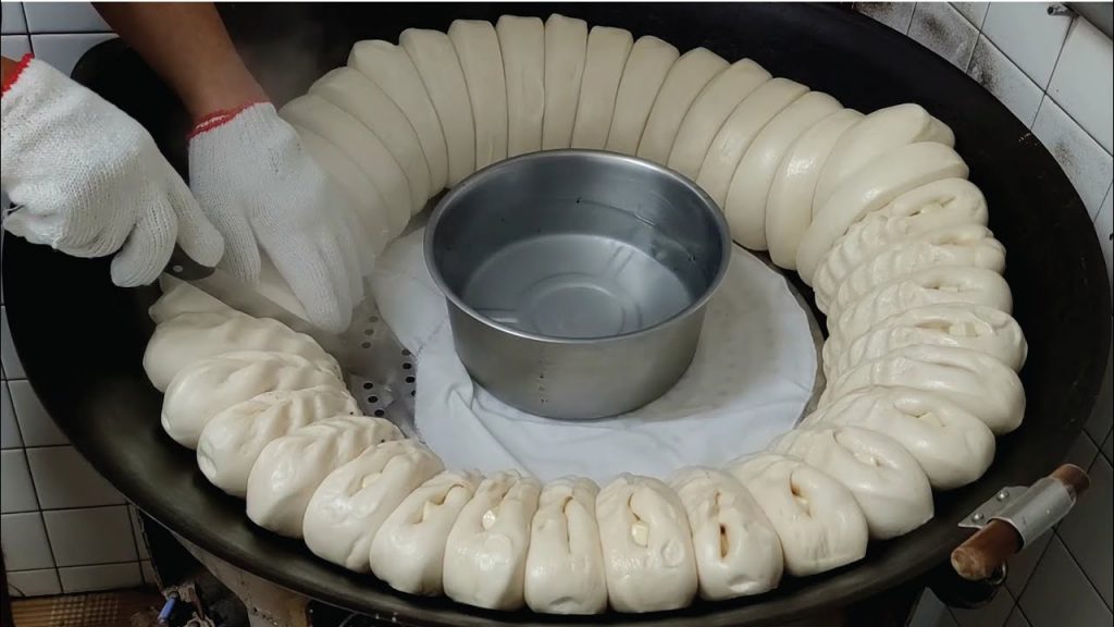 傳承60年!每日限量,羊角饅頭-羊角貼鍋饅頭製作/Steamed Bread Making Master-台灣街頭美食-台灣傳統美食