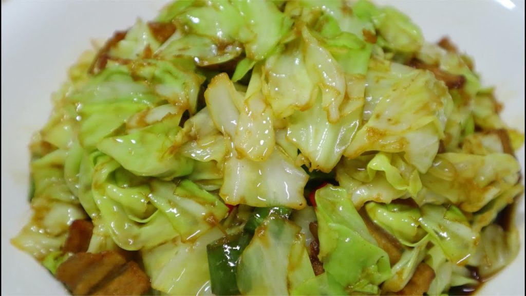 手撕包菜有的人过油,有人的焯水,难怪不好吃,看饭店大厨如何做Shredded Cabbage Recipe