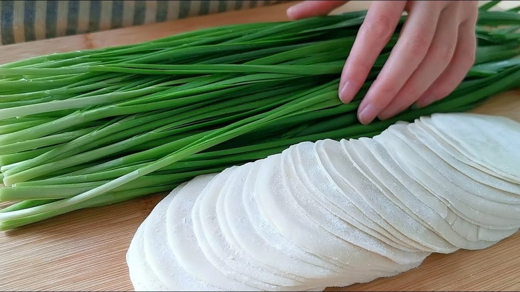 早餐別吃包子了,3塊錢餃子皮加一把韭菜,8分鐘出鍋,太香了! 【小穎美食】