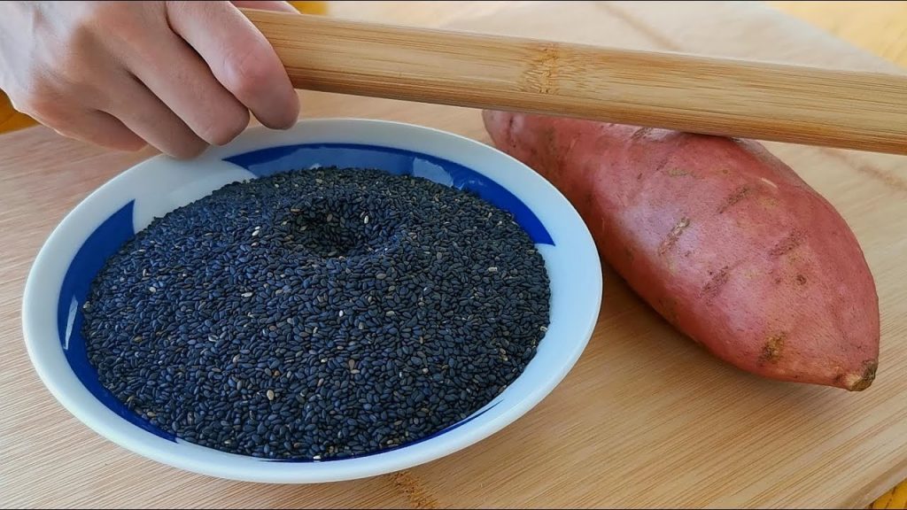 秋天要多吃紅薯,教你好吃做法,加一碗芝麻,鬆軟千層,太香了! 【小穎美食】