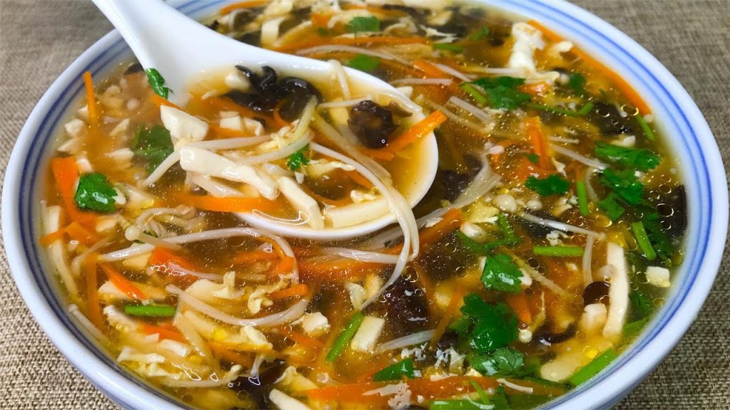 天凉了,全家人最馋这道酸辣汤,做法简单,酸辣鲜香,暖身又开胃Hot and sour soup recipe