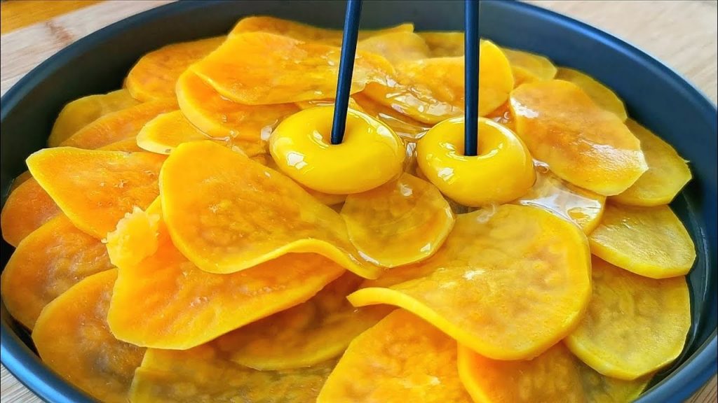 紅薯最好吃的做法,加2個雞蛋,不用烤不油炸,營養又解饞,出鍋瞬間被掃光! 【小穎美食】