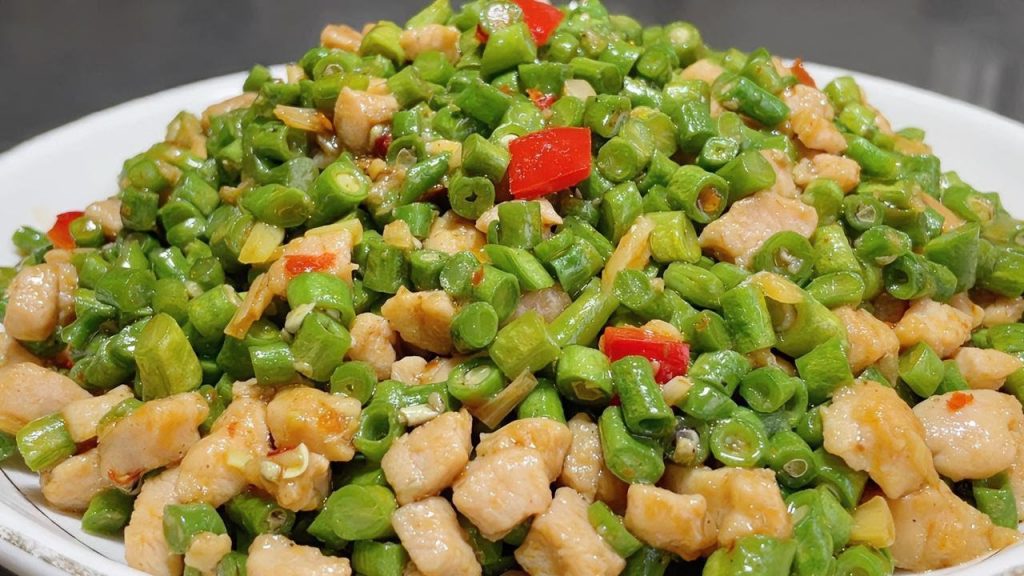 廚師長教你肉丁炒豆角家常做法 ,步驟詳細,鮮香微辣下酒又下飯【留意美食】#肉丁炒豆角 #肉丁 #豆角