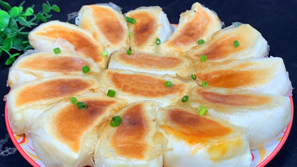 秋季要多吃这素馅水煎包,不揉面不擀皮,天气转凉这样吃真香!【刘姐厨房 Magic Food】#面食 #水煎包