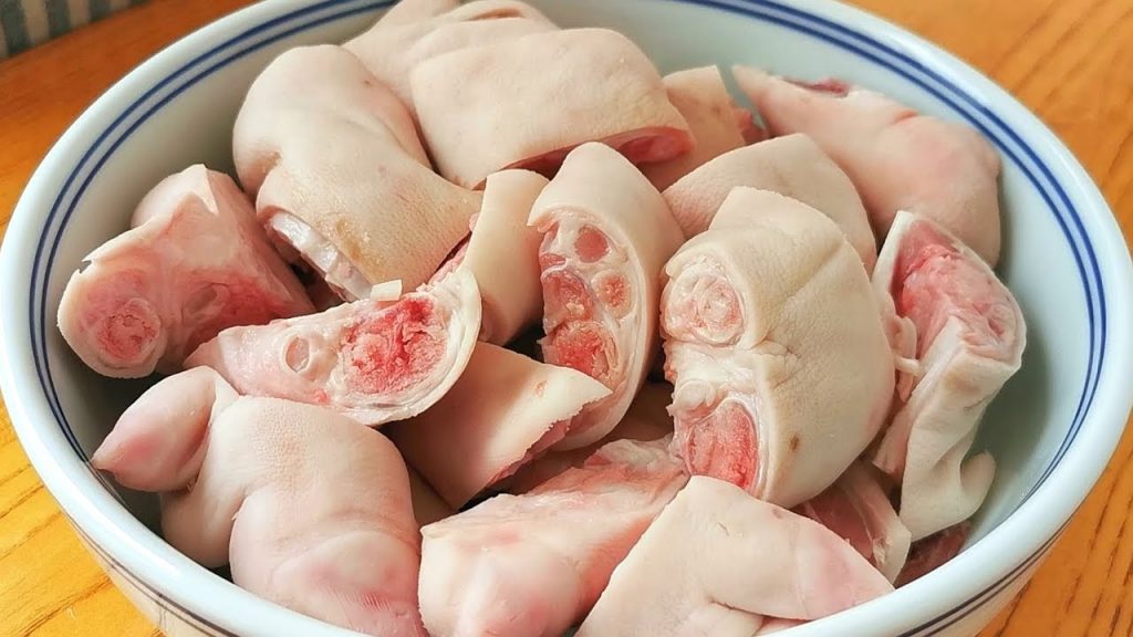 我家豬腳從不紅燒,加一碗香菇,不用油不加水,出鍋連湯汁都不剩【小穎美食】