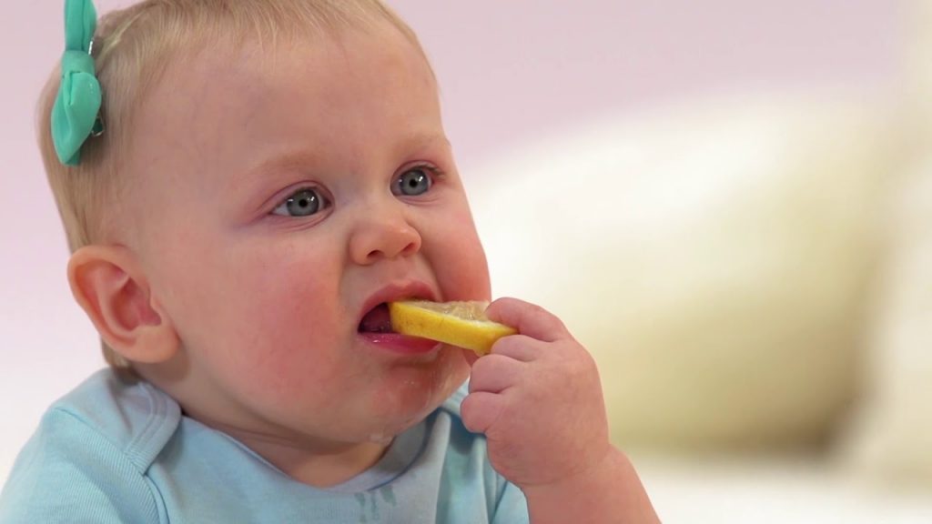 《寶寶萌翻天》寶寶的檸檬初體驗,痠到整張臉皺起來|TLC 旅遊生活頻道