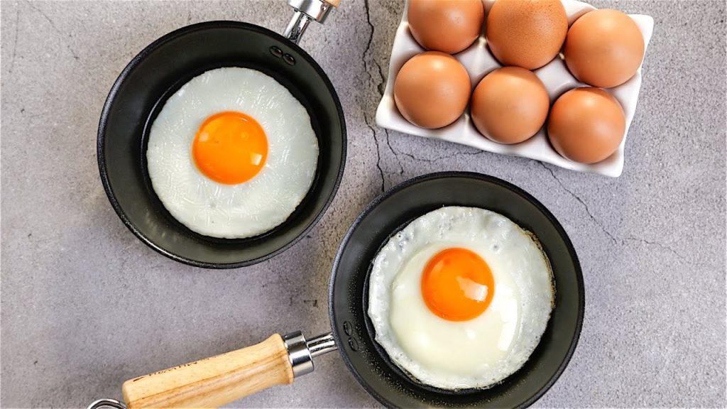 【楊桃美食網-宅配商品】收到小巧鍋,嚇一跳嗎?怎麼這麼小? !特殊設計,大鍋做不出來的蛋料理,通通交給小巧蛋鍋!告別大鍋油煙滿屋煎蛋時代!從太陽蛋早餐蛋到厚蛋燒,一鍋搞定不失敗!