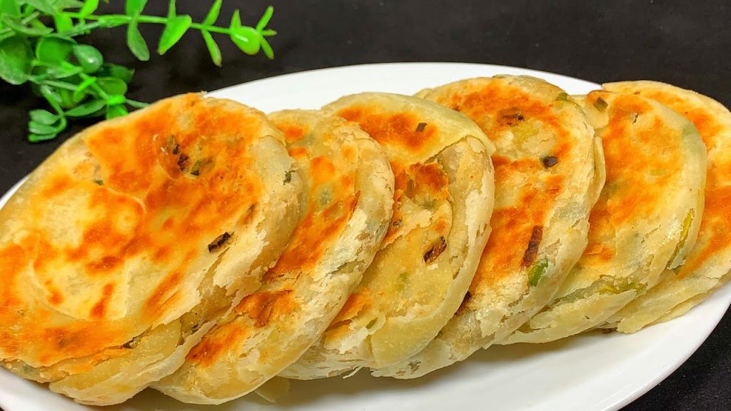 葱油饼教程来了,咬一口直掉渣,比包子好吃,学会可以开店【刘姐厨房 Magic Food】#葱油饼