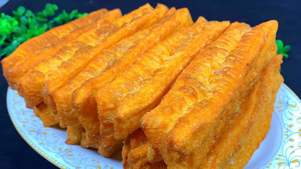 在家自己做油条,有技巧无难度,外酥里面空心,学会不用出去买【刘姐厨房 Magic Food】#面食 #油条