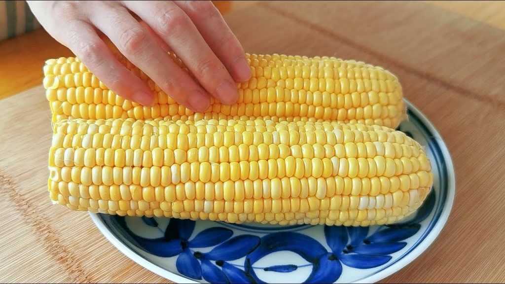 玉米不要再水煮了,教你新吃法,不用油不用水,家人吃過都說香! 【小穎美食】