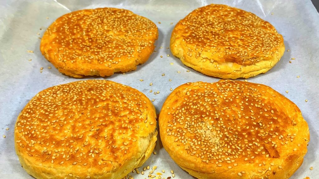 做油酥烧饼其实很简单,掌握2个小技巧,在家做出香软酥脆大烧饼【刘姐厨房 Magic Food】#面食 #烧饼