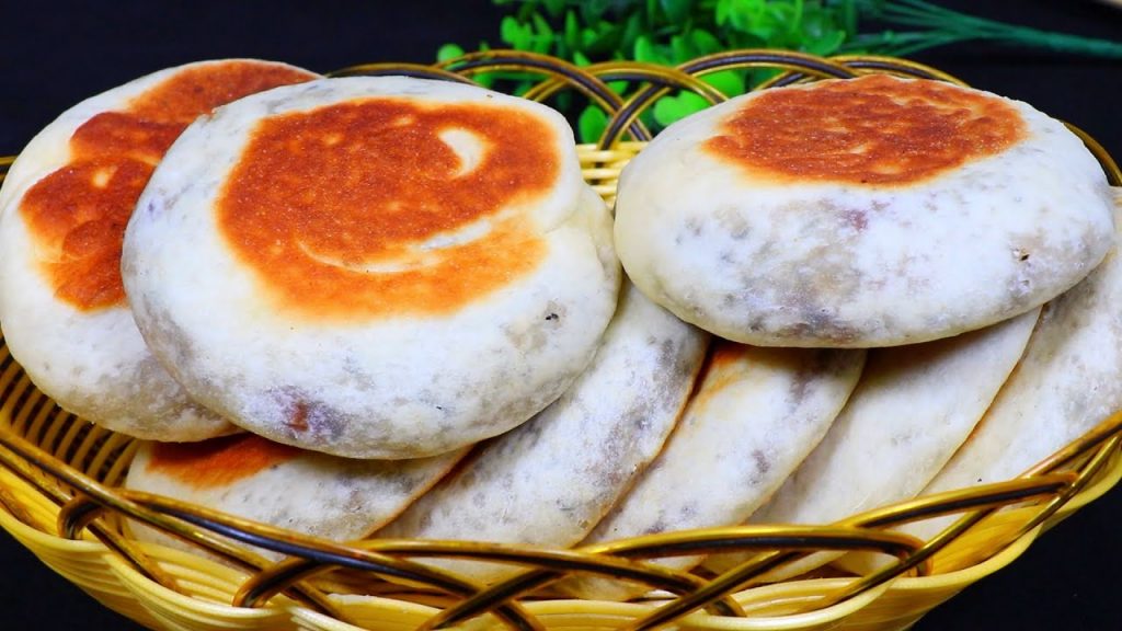 花生别再煮着吃了,加一碗面粉做成饼,皮酥馅大,真好吃!【刘姐厨房 Magic Food】#花生 #饼