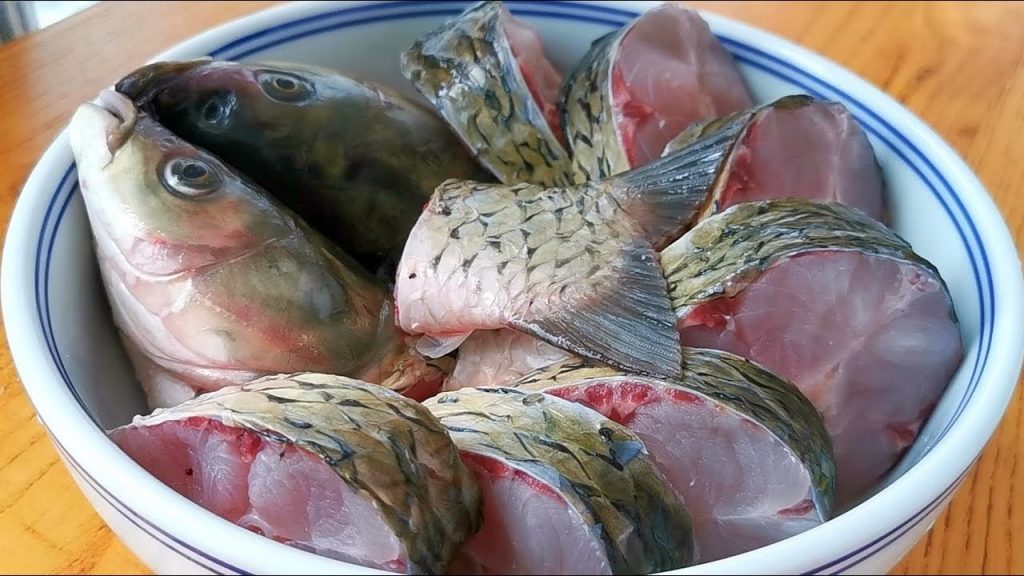 我家草魚從不紅燒,不加油不加水,配料簡單味道足,上桌瞬間掃光【小穎美食】