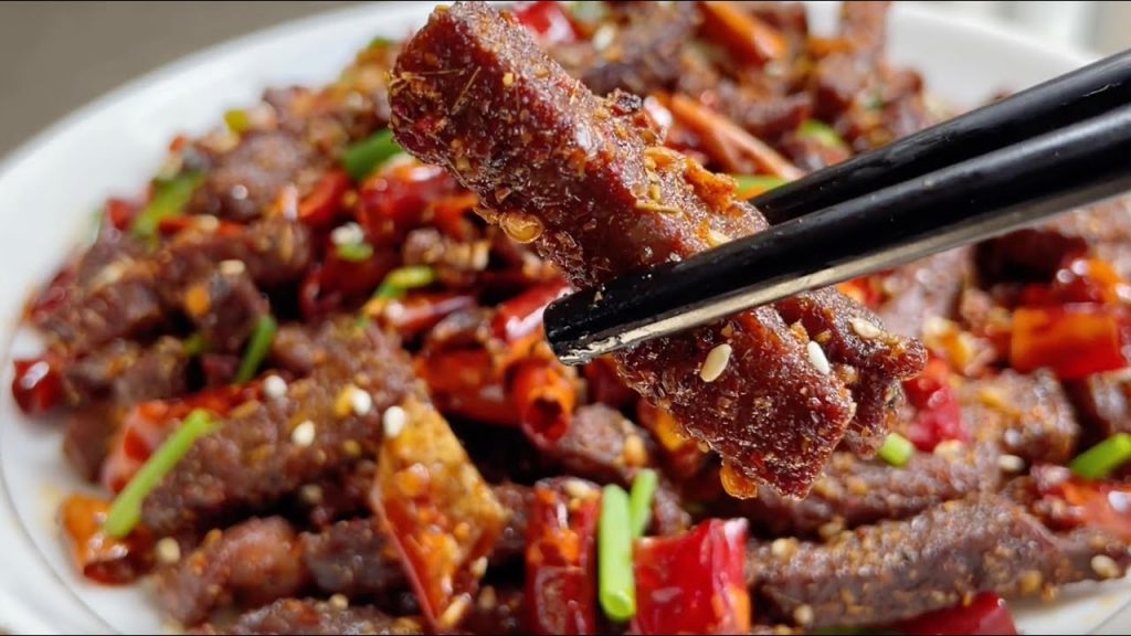 川菜廚師長教你豬肝的新做法,步驟詳細,麻辣乾香下酒又下飯【留意美食】#豬肝新做法 #豬肝做法 #豬肝