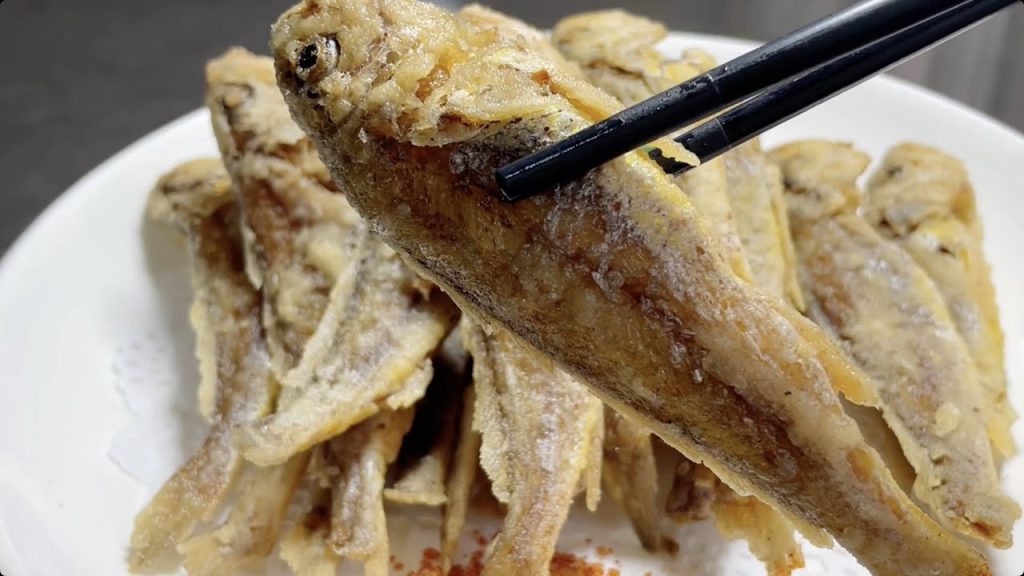 廚師長教你乾炸小黃魚的家常做法,步驟詳細,外酥里嫩下酒又下飯!【留意美食】#炸小黃魚