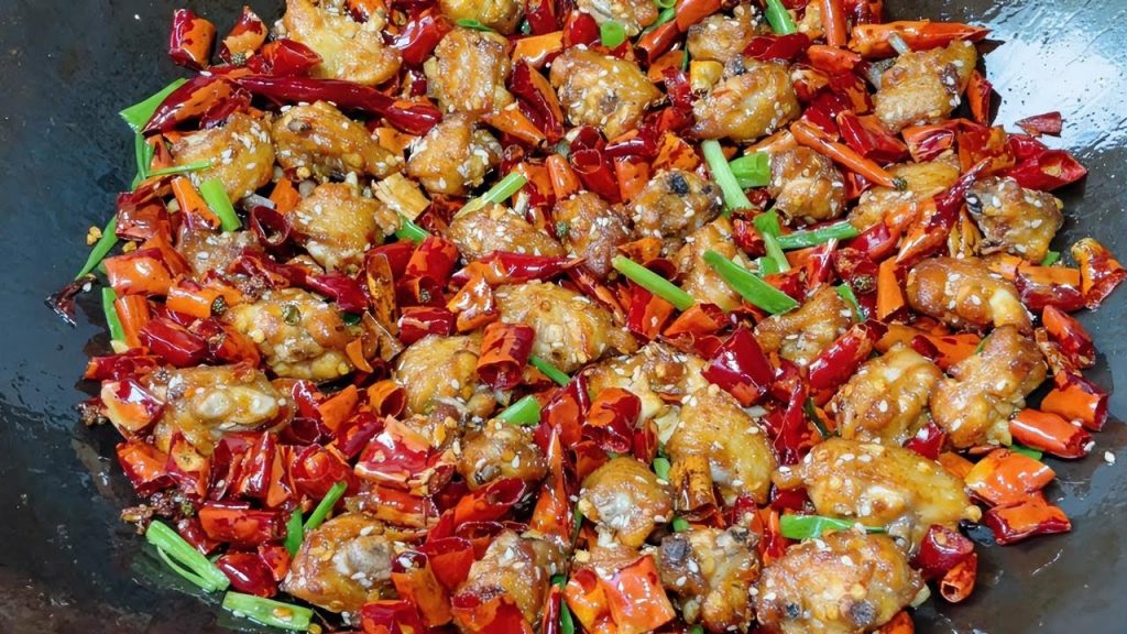 廚師長教你辣子雞翅的家常做法,步驟詳細,麻辣乾香下酒又下飯!【留意美食】#辣子雞翅 #雞翅 #雞翅做法