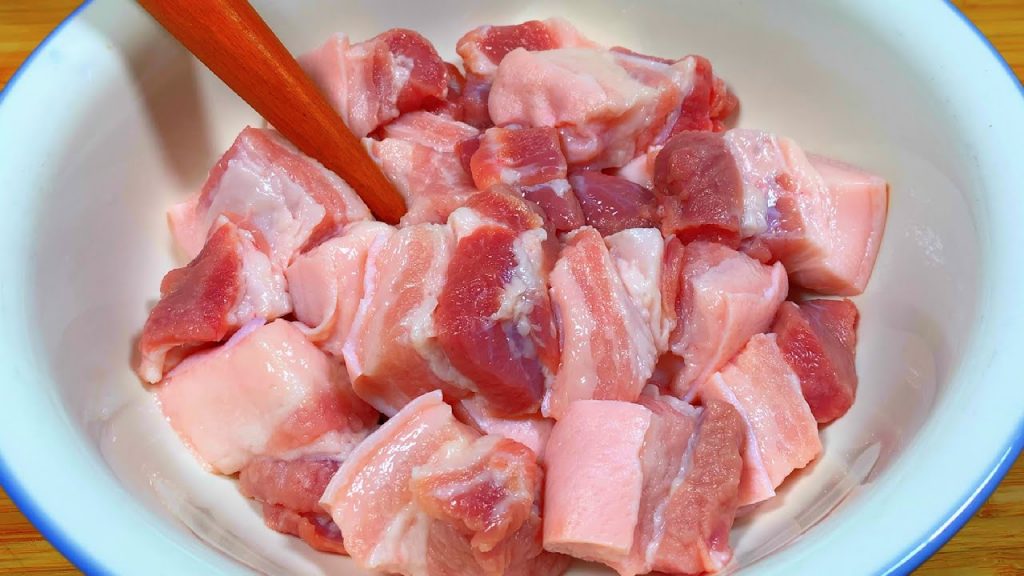 做红烧肉时,学会这些小技巧,红烧肉软烂入味口感好,肉不腥不柴【刘姐厨房 Magic Food】#美食 #红烧肉 #家常菜