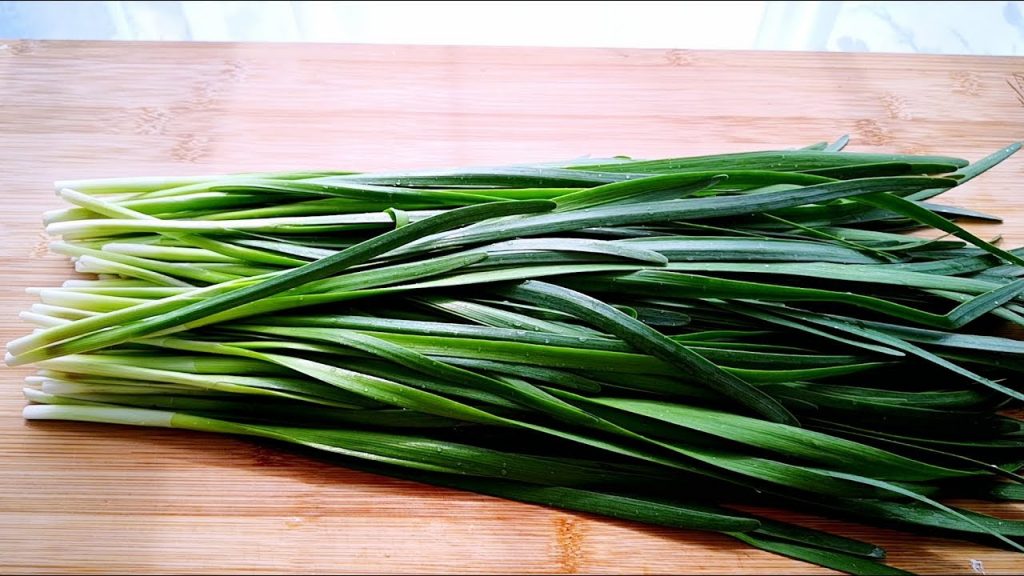 韭菜新吃法,不包餃子,不做韭菜盒子,也不炒,這樣做好吃又下飯【小穎美食】