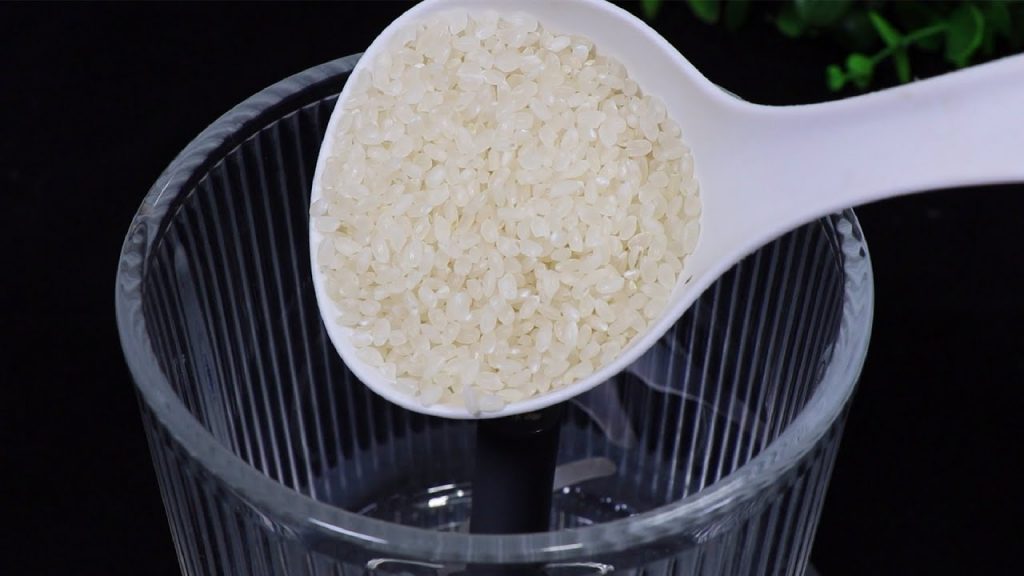 大米倒入绞肉机中,瞬间变美食,出锅比蛋糕还香,孩子可喜欢吃了【刘姐厨房 Magic Food】#面食 #大米糕