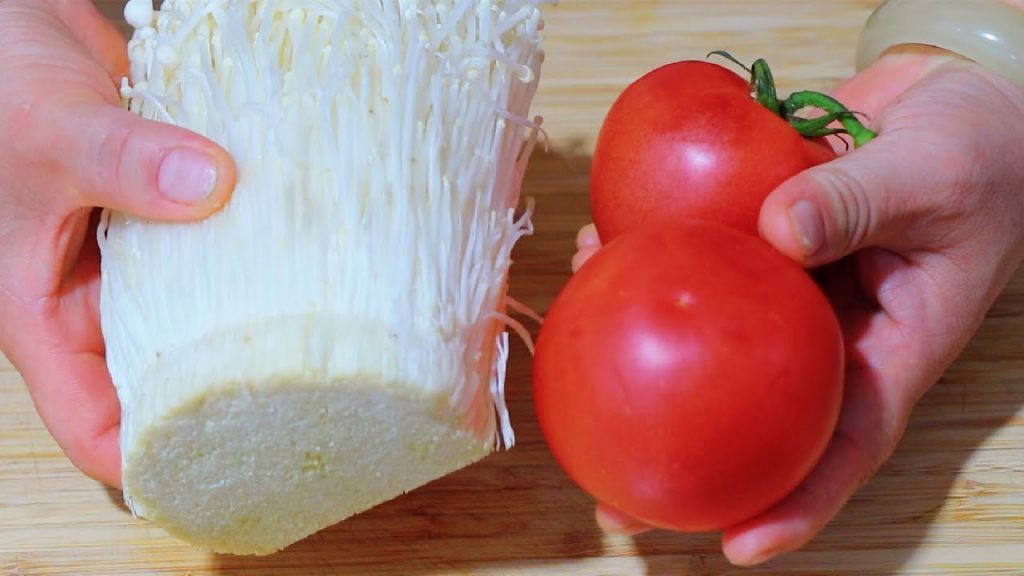 1把金针菇,2个西红柿,是我待客必做拿手菜,一整盘上桌不够吃【刘姐厨房 Magic Food】#金针菇 #西红柿 #家常菜