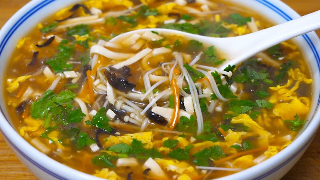 天凉了,全家人最馋这道酸辣汤,做法简单,酸辣鲜香,开胃又暖身Hot and Sour Soup Recipe