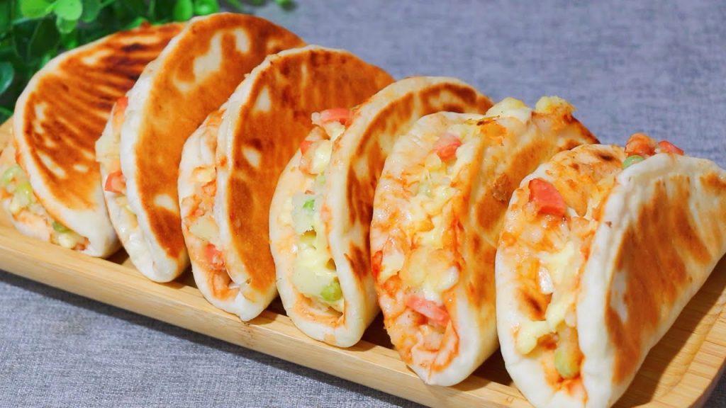 家里有土豆和面粉,要试试这个美味的食谱,外皮酥脆,太好吃了【刘姐厨房 Magic Food】#面食 #土豆 #饼