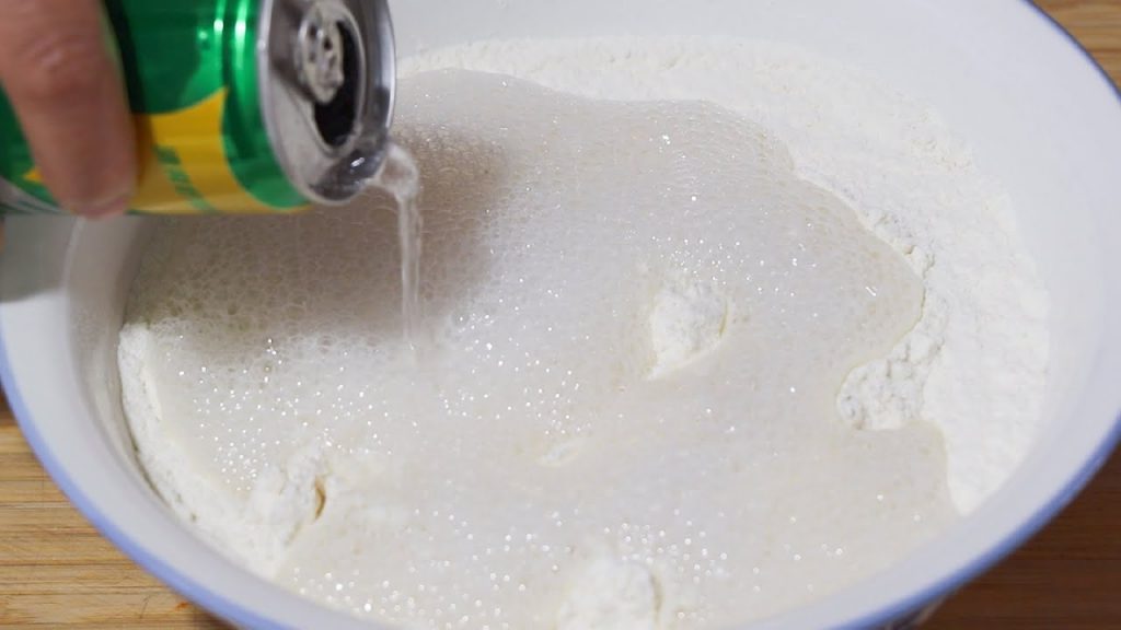 雪碧倒入面粉中,教你创意新吃法,出锅松软又拉丝,太香了【刘姐厨房 Magic Food】