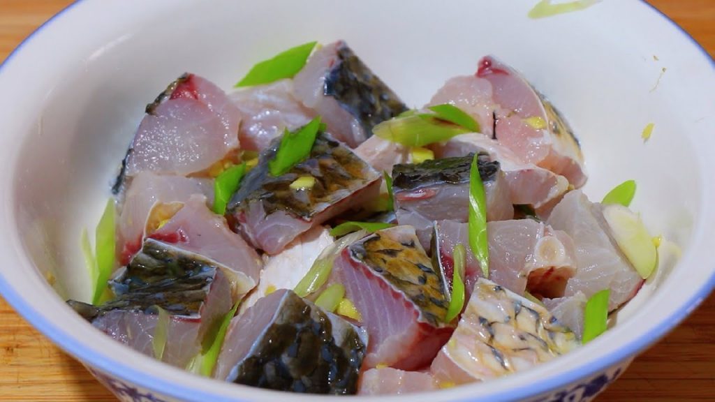 无论腌什么鱼,不要用盐和料酒腌制,大厨教我秘诀,鱼肉鲜嫩不腥【刘姐厨房 Magic Food】