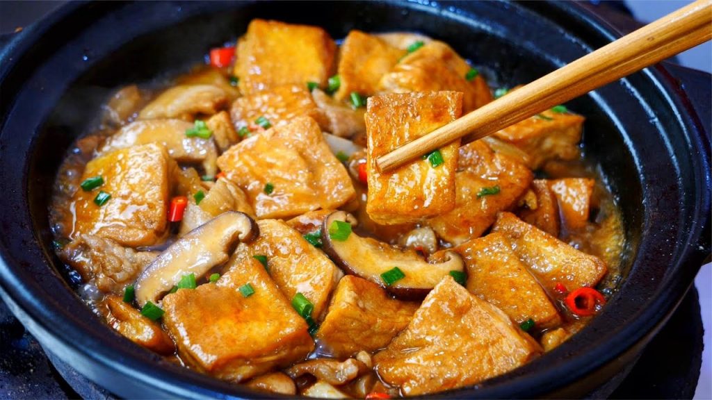 香菇炖豆腐越炖越入味,出锅满屋飘香,看完又学会一道特色菜Mushroom stewed tofu recipe