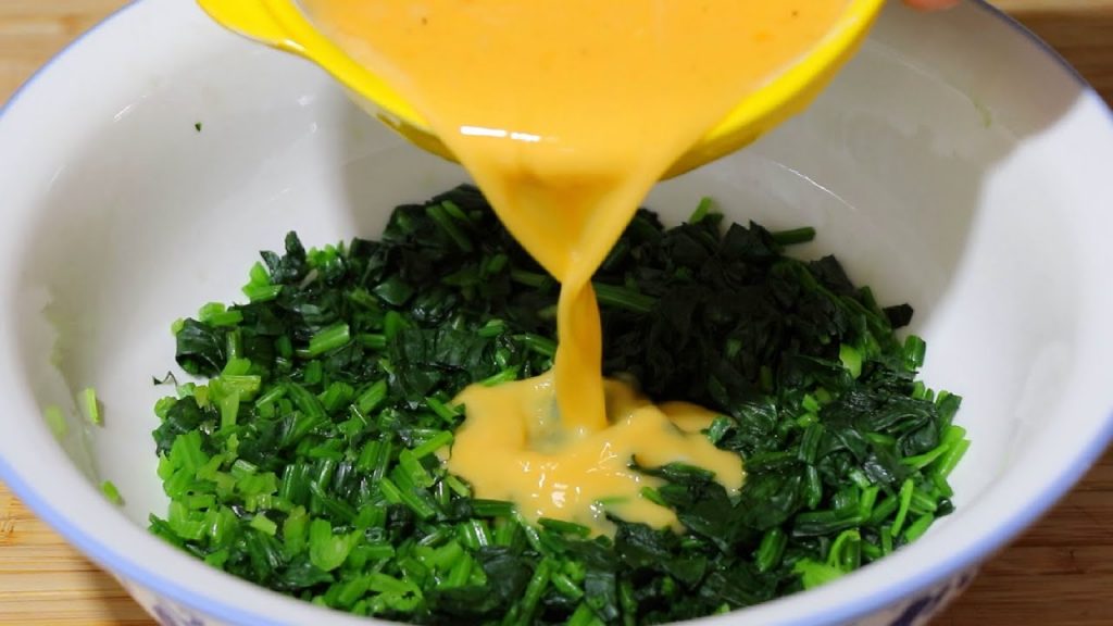 鸡蛋搭配菠菜这做法火了,饭店一盘68元,在家做成本不到5元,香【刘姐厨房 Magic Food】