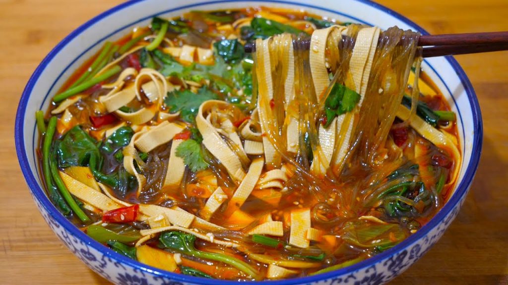 3张豆腐皮,1把粉条,我家一周做7次,实在太好吃了,开胃超下饭Bean curd skin vermicelli recipe