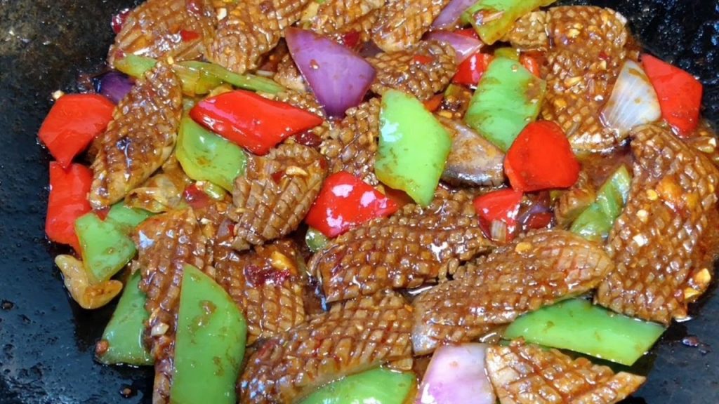 「爆炒腰花」過水還是過油,大廚教你正確做法,鮮香滑嫩無異味【留意美食】#爆炒腰花 #炒腰花 #豬腰