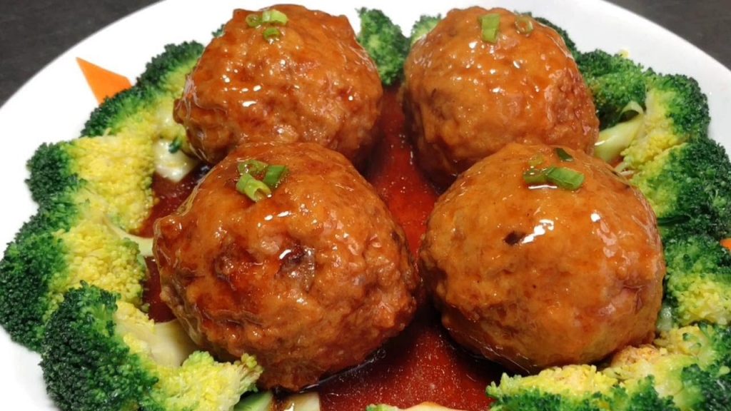 大廚教你紅燒獅子頭的做法,講解詳細,軟糯入味鮮嫩多汁【留意美食】#紅燒獅子頭 #獅子頭