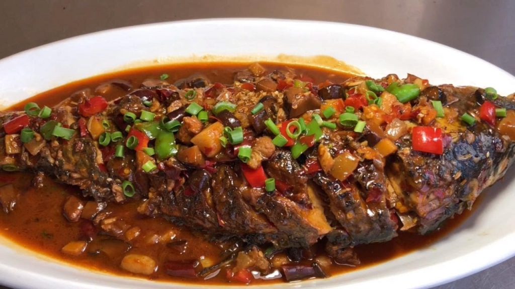 廚師長教你乾燒鯉魚的家常做法,步驟詳細,香辣入味下酒又下飯 【留意美食】#乾燒鯉魚 #鯉魚 #魚料理