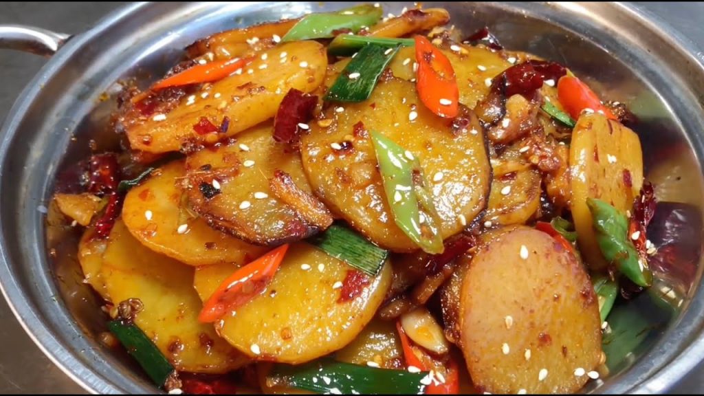 廚師長教你乾鍋土豆片的家常做法,步驟詳細,鮮香入味下酒又下飯 【留意美食】#乾鍋土豆片 #土豆片 #土豆