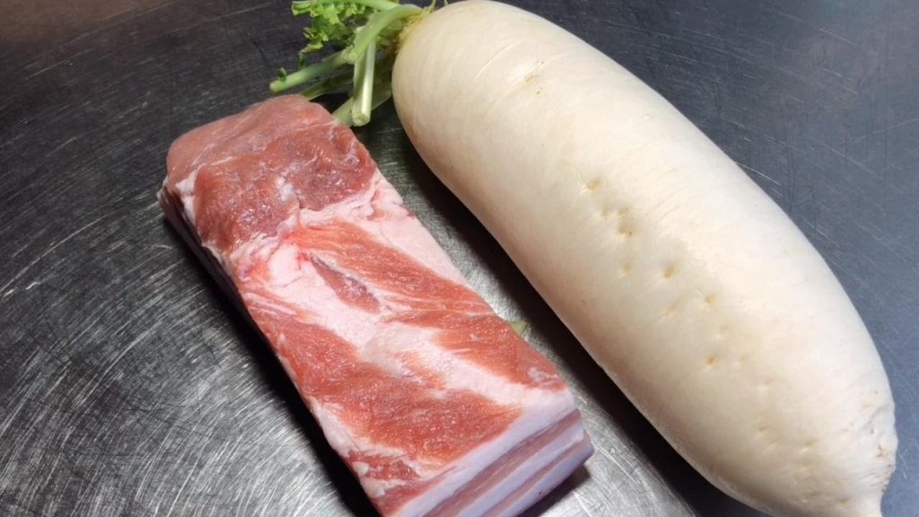 廚師長教你五花肉燒蘿蔔家常做法,步驟詳細,鮮香入味下酒又下飯【留意美食】#五花肉燒蘿蔔 #五花肉 #蘿蔔