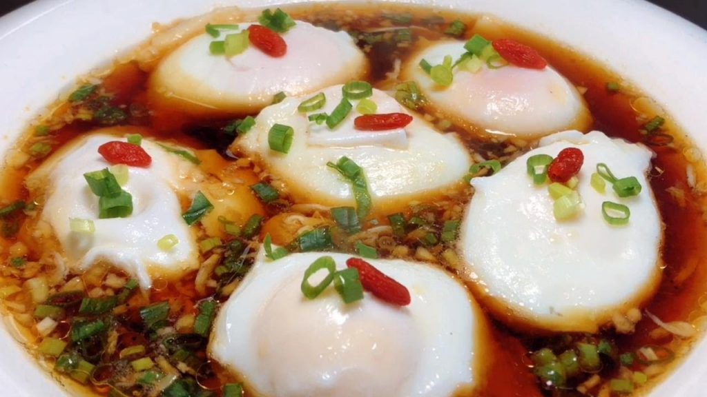 廚師長教你水煮荷包蛋的家常做法,不散花又圓又嫩,家人都愛吃 【留意美食】#水煮荷包蛋 #荷包蛋 #蛋料理